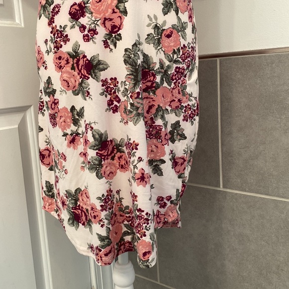 ❤️3/$30 Bobbie Brooks Floral Dress - Picture 3 of 8